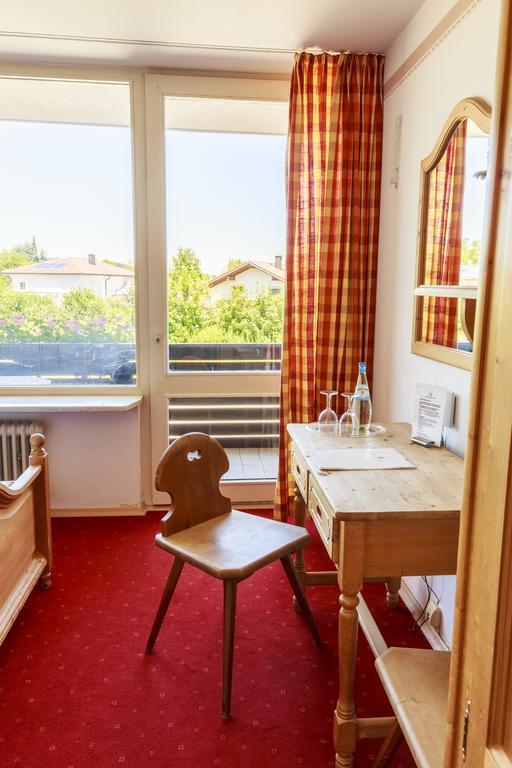 Landhotel Bayerische Alm Бургхаузен Екстериор снимка