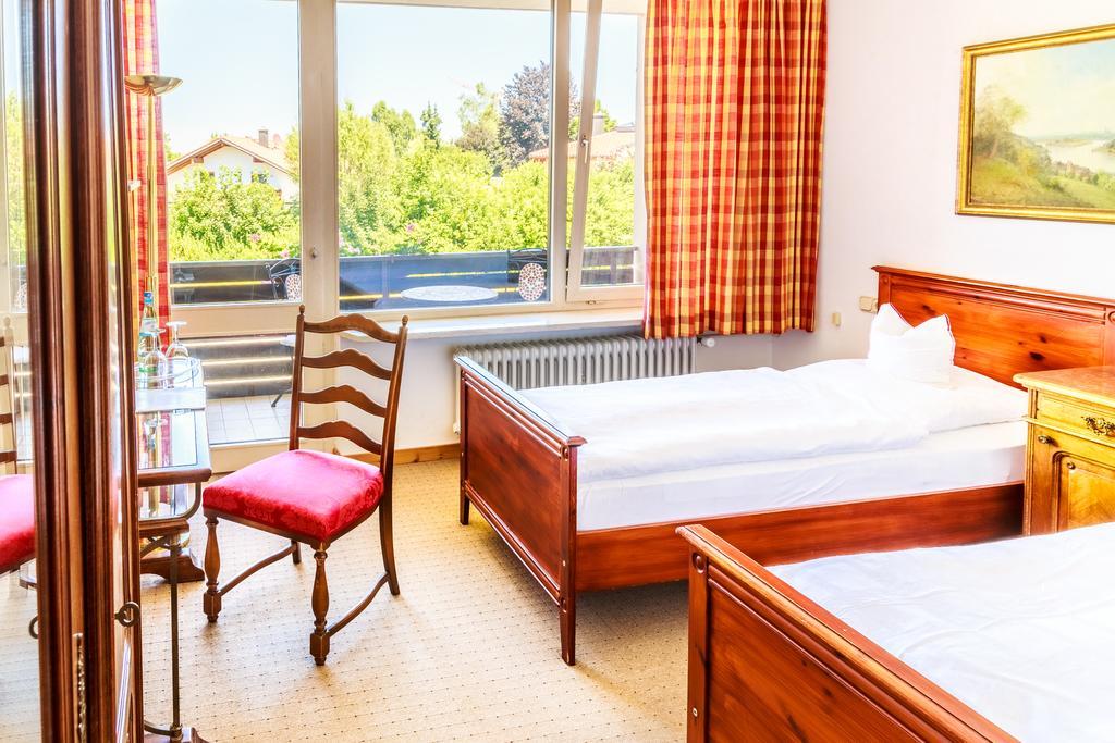 Landhotel Bayerische Alm Бургхаузен Екстериор снимка